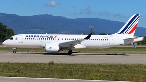 Photo of F-HOZA - Airbus A220-300 operated by Air France