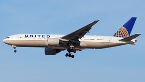 Photo of N206UA - Boeing 777-222(ER) operated by United Airlines