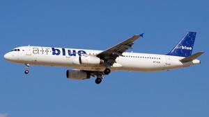 Photo of AP-BJB - Airbus A321-231 operated by Airblue