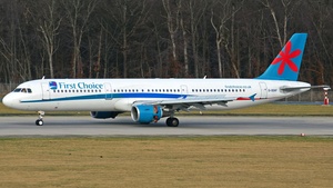 Photo of G-OOAF - Airbus A321-211 operated by First Choice Airways