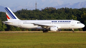 Photo of F-GFKB - Airbus A320-111 operated by Air France