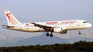 Photo of TS-IME - Airbus A320-211 operated by Tunisair