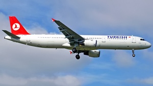 Photo of TC-JMA - Airbus A321-111 operated by Turkish Airlines