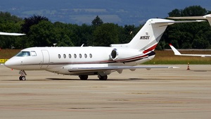 Photo of N15QS - Hawker Beechcraft 4000 operated by NetJets