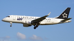 Photo of SP-LDC - Embraer ERJ-170STD operated by LOT Polish Airlines