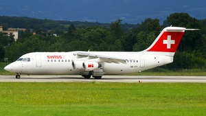 Photo of HB-IYY - British Aerospace Avro RJ100 operated by Swiss International Air Lines