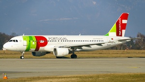 Photo of CS-TNH - Airbus A320-214 operated by TAP Air Portugal