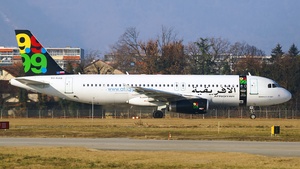 Photo of S5-AAB - Airbus A320-231 operated by Afriqiyah Airways (opb Adria Airways)