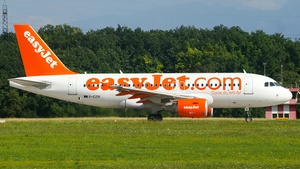 Photo of G-EZIR - Airbus A319-111 operated by easyJet