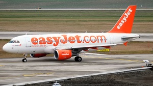Photo of G-EZDF - Airbus A319-111 operated by easyJet