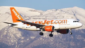 Photo of G-EZIR - Airbus A319-111 operated by easyJet