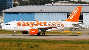 Photo of G-EZAF - Airbus A319-111 operated by easyJet