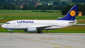Photo of D-ABIY - Boeing 737-530 operated by Lufthansa