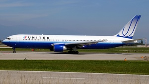 Photo of N647UA - Boeing 767-322(ER) operated by United Airlines