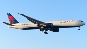 Photo of N827MH - Boeing 767-432(ER) operated by Delta Air Lines