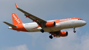 Photo of G-EJCV - Airbus A320-214 operated by easyJet