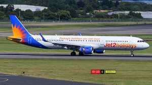 Photo of G-HLYB - Airbus A321-211 operated by Jet2