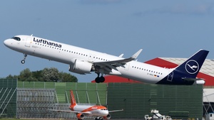 Photo of D-AIEG - Airbus A321-271NX operated by Lufthansa