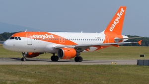 Photo of G-EZDR - Airbus A319-111 operated by easyJet
