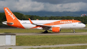 Photo of G-EZWZ - Airbus A320-214 operated by easyJet