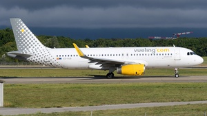 Photo of EC-OJG - Airbus A320-232 operated by Vueling