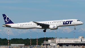 Photo of SP-LEA - Embraer ERJ-195-E2 operated by LOT Polish Airlines