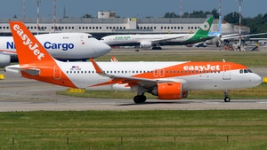 Photo of OE-LSQ - Airbus A320-251N operated by easyJet Europe