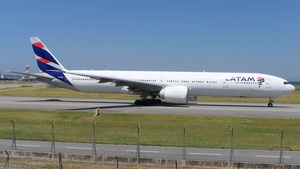 Photo of PT-MUG - Boeing 777-32W(ER) operated by LATAM Airlines Brasil