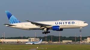 Photo of N206UA - Boeing 777-222(ER) operated by United Airlines