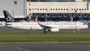 Photo of TC-JSG - Airbus A321-231 operated by Turkish Airlines