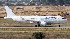 Photo of D-AIUU - Airbus A320-214 operated by Eurowings Discover