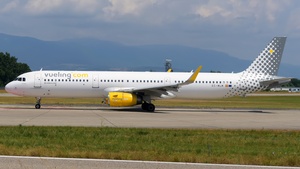 Photo of EC-MLM - Airbus A321-231 operated by Vueling