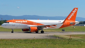 Photo of OE-IVB - Airbus A320-214 operated by easyJet Europe