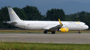 Photo of EC-MHA - Airbus A321-231 operated by Vueling