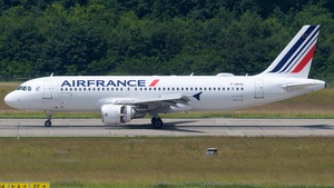 Photo of F-GKXU - Airbus A320-214 operated by Air France