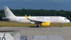 Photo of EC-MNZ - Airbus A320-232 operated by Vueling