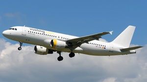 Photo of EC-JTQ - Airbus A320-214 operated by Vueling