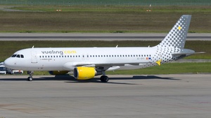 Photo of EC-OFV - Airbus A320-214 operated by Vueling