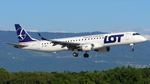 Photo of SP-LNK - Embraer ERJ-195AR operated by LOT Polish Airlines