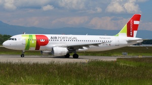 Photo of CS-TNJ - Airbus A320-214 operated by TAP Air Portugal