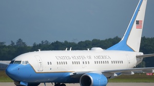 Photo of 01-0015 - Boeing C-40B operated by US Air Force