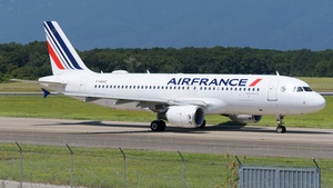 Photo with serial 4137 - Airbus A320-214