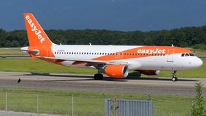 Photo of G-EZTV - Airbus A320-214 operated by easyJet