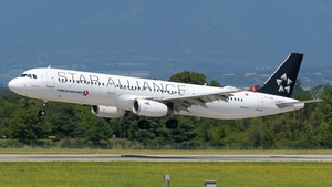 Photo of TC-JRR - Airbus A321-231 operated by Turkish Airlines