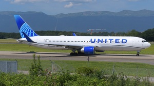 Photo of N661UA - Boeing 767-322(ER) operated by United Airlines