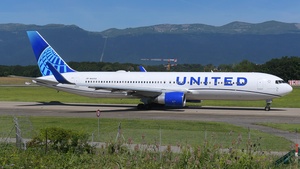 Photo of N643UA - Boeing 767-322(ER) operated by United Airlines