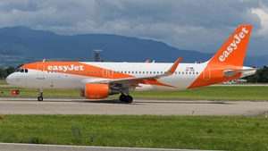 Photo of OE-IZQ - Airbus A320-214 operated by easyJet Europe