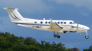 Photo of F-HMUT - Beechcraft B300 Super King Air 350i operated by iXair Compagnie Aérienne