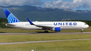 Photo of N675UA - Boeing 767-322(ER) operated by United Airlines