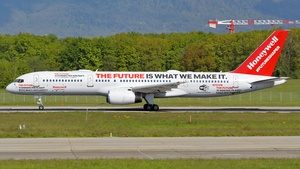 Photo of N757HW - Boeing 757-225 operated by Honeywell International Inc.